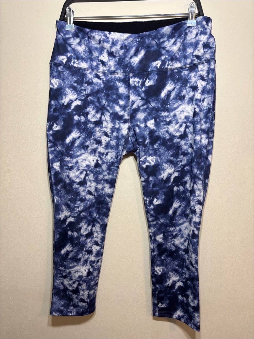 VOGO Athletica Blue & White Tie-Dye Active Leggings